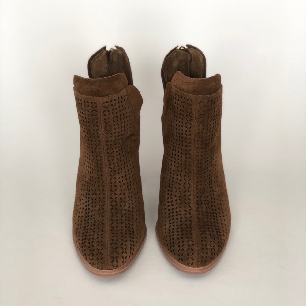 VINCE CAMUTO BROWN SUEDE BOOTIES 6.5